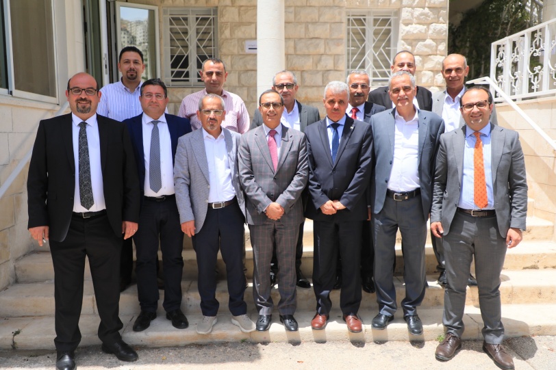 الوزير برهم يزور جامعة النجاح الوطنية ويشيد بإنجازاتها الأكاديمية والتطور التكنولوجي لعياداتها ومختبراتها الطبية