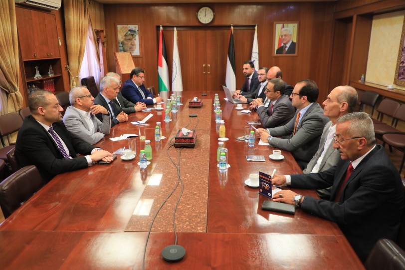 الوزير برهم يزور جامعة النجاح الوطنية ويشيد بإنجازاتها الأكاديمية والتطور التكنولوجي لعياداتها ومختبراتها الطبية
