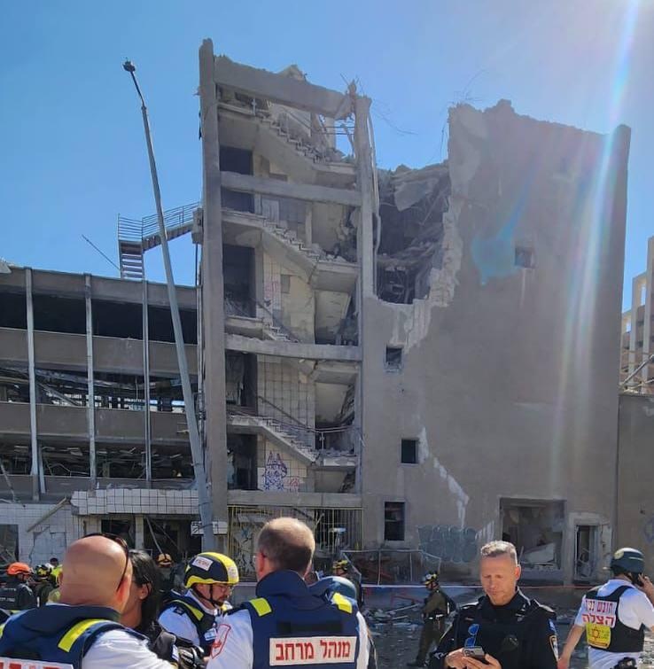 صور...الصواريخ الايرانية تدك حيفا وتل أبيب والقدس وبئر السبع.. إصابات في صفوف المستوطنين ودمار كبير وفشل لأنظمة الدفاع الجوي