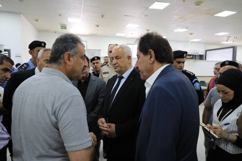 صور...وزير الداخلية يزور معبر الكرامة ويؤكد على مواصلة الجهود لتحسين الخدمات المقدمة للمواطنين