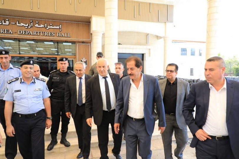 صور...وزير الداخلية يزور معبر الكرامة ويؤكد على مواصلة الجهود لتحسين الخدمات المقدمة للمواطنين