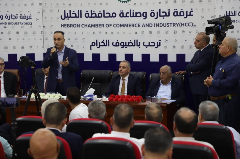 الخليل غاضبة.. دعوات لاستقالة الحكومة وتهديد بالاضراب وشل الاقتصاد