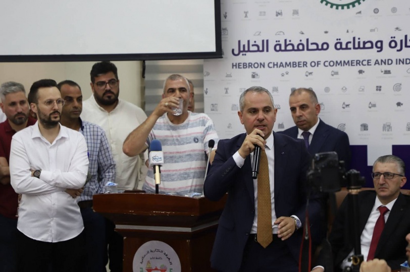 الخليل غاضبة.. دعوات لاستقالة الحكومة وتهديد بالاضراب وشل الاقتصاد