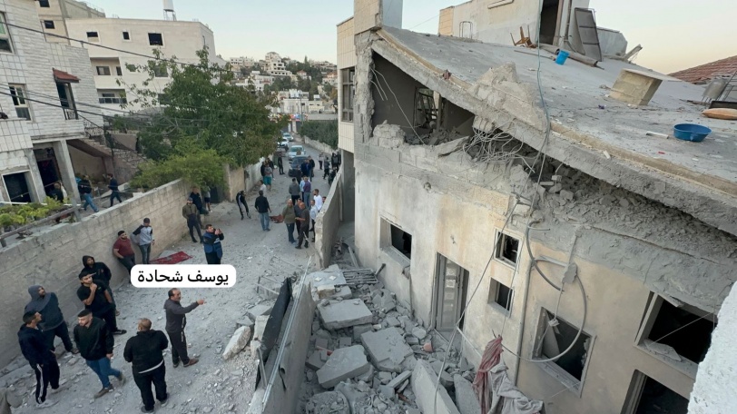 صور...الاحتلال يفجّر منزل عائلة الشهيد مثنى عمرو في بلدة القبيبة بالقدس