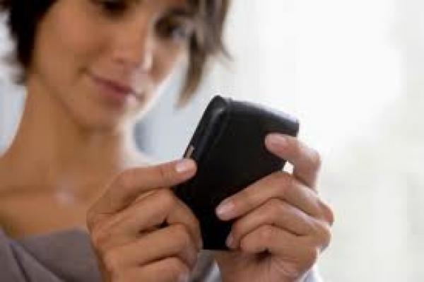 اتّصلت لتبشّره .. فطلّقها!