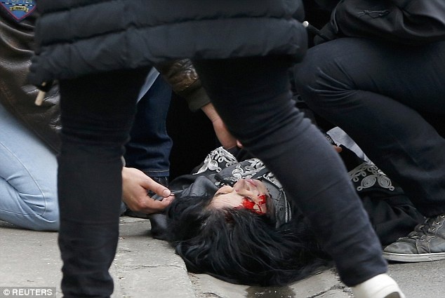 32C6194100000578-3520777-Police_haven_t_yet_confirmed_the_woman_s_current_condition_or_th-a-50_1459630533407