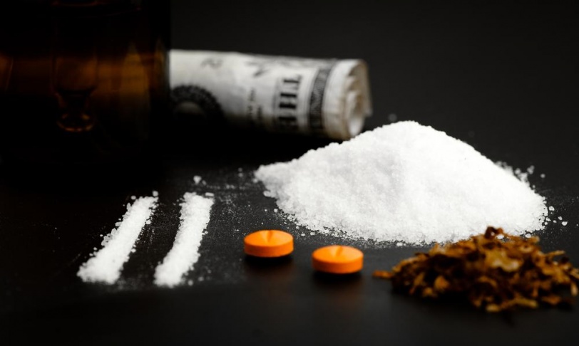 فتاة تضع مخدرات في ملابس الحبيب الذي رفض خطوبتها لتوريطه
