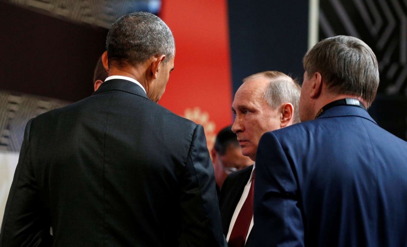 U.S. President Barack Obama talks with Russian President Vladimir Putin at the APEC Economic Leaders’ Meeting in Lima, Peru November 20, 2016.  REUTERS/Kevin Lamarque