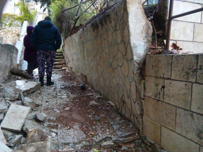 بالصور.. طواقم الدفاع المدني الفلسطيني تتعامل مع عدة حوادث وحالات تقديم مساعدة في مدن الضفة
