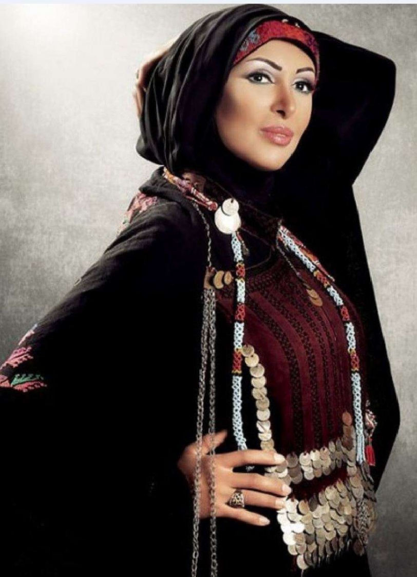 بالصور.. شاهيناز مثيرة بعد خلع الحجاب