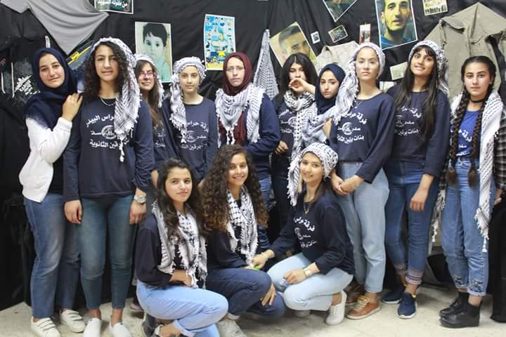 افتتاح معرض الوفاء للأسرى ببلدة برقين ورسم جداريات مقابل مقر الصليب