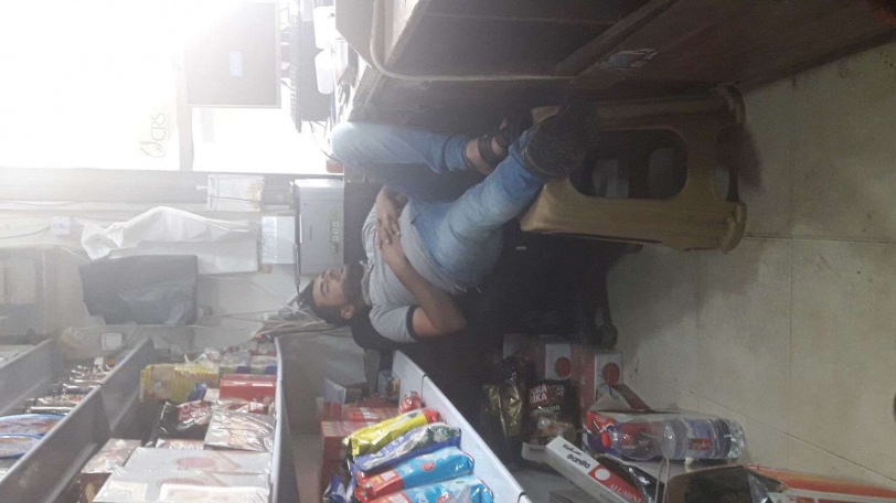 محافظ جنين وقادة الأجهزة الأمنية يتفقدون المحال التجارية التي تعرضت للحرق