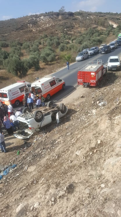 بالصور..إصابة مواطن بإنقلاب مركبة على مدخل جنين الجنوبي