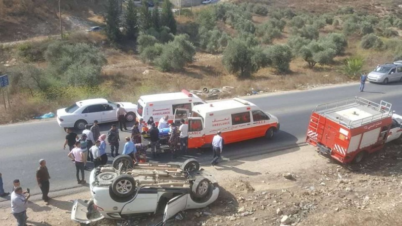 بالصور..إصابة مواطن بإنقلاب مركبة على مدخل جنين الجنوبي
