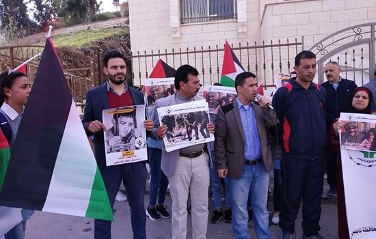 بالصور..وقفة بنابلس تضامنًا مع الأسرى الأطفال في سجون الاحتلال
