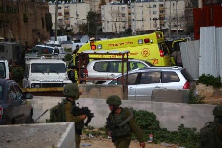 الاحتلال يعتقل فتاة ويغلق طرقا بالبلدة القديمة بالخليل