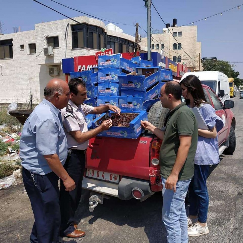 الضابطة الجمركية تضبط أكثر من نصف طن "تمور "  فاسدة في جنين