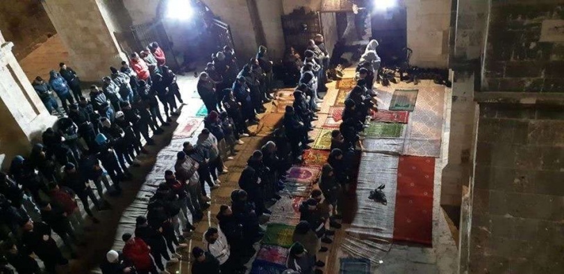 شاهد- الاحتلال يعتدي على المصلين في الاقصى
