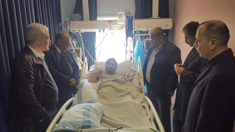 لجنة التحقيق بوفاة المواطن زكارنة تزور المصاب خزيمية