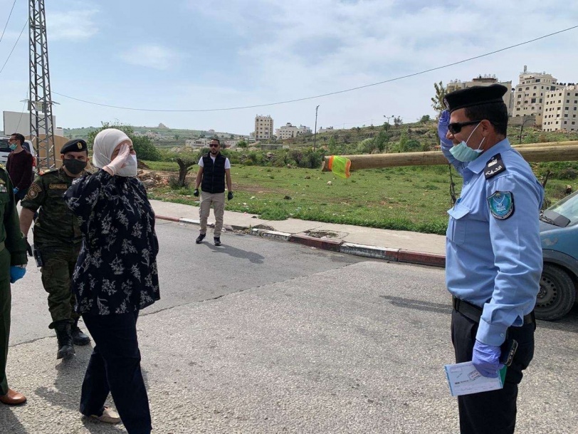 صور...د.ليلى غنام تطلق خدمة المرورو الالكتروني على حواجز المحبة