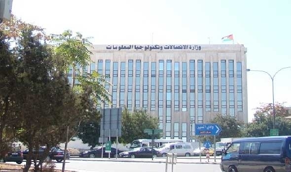 وزارة الاتصالات تطالب مزودي خدمات النت والهاتف بعدم فصلها عن الموظفين